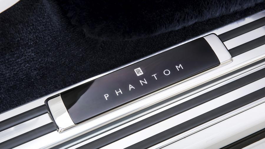 Детали интерьера Rolls-Royce Phantom 2017 года  (WW) (фото 49 из 75)